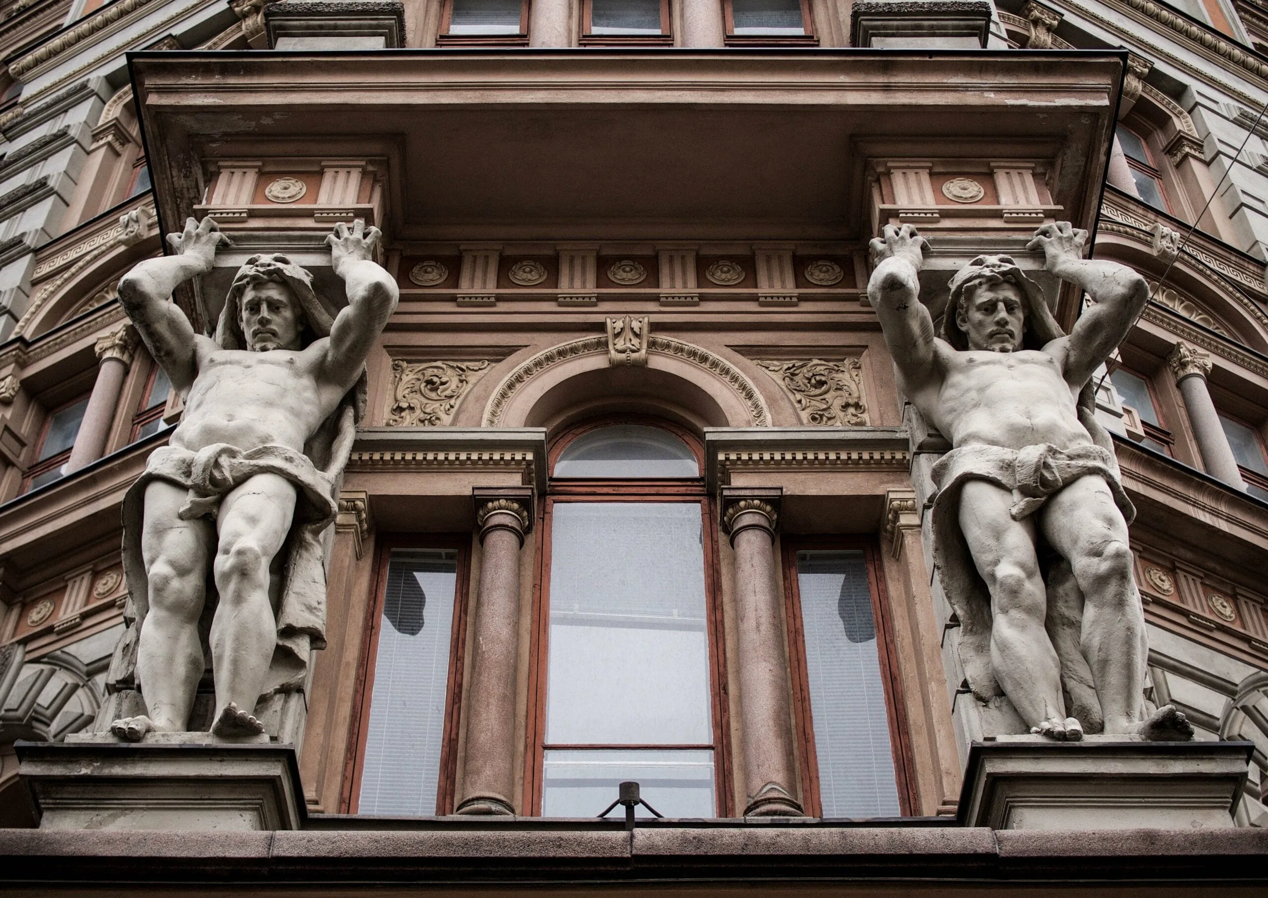Featured image for “Historiallisen Erottaja2:n sisäpihalle avautuu Helsingin kiinnostavin terassi – hankkeen takana ravintola-alan konkareita”