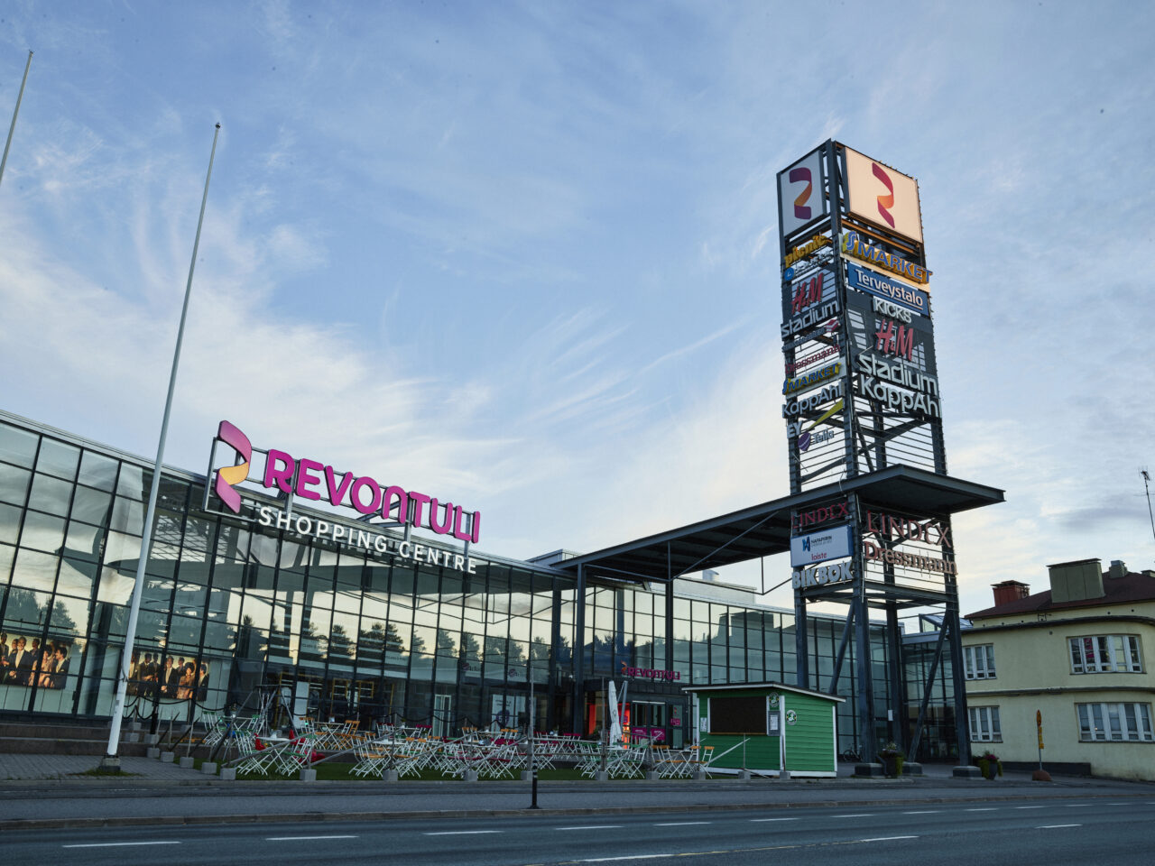 Kauppakeskus Revontulen sisäänkäynti