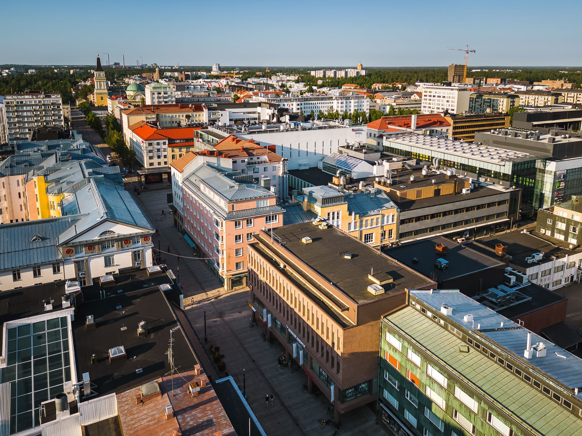 Oulun Kirkkokatu kuvattuna ilmasta