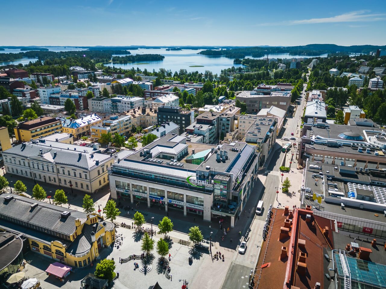 Kauppakeskus Aapeli ilmasta kuvattuna