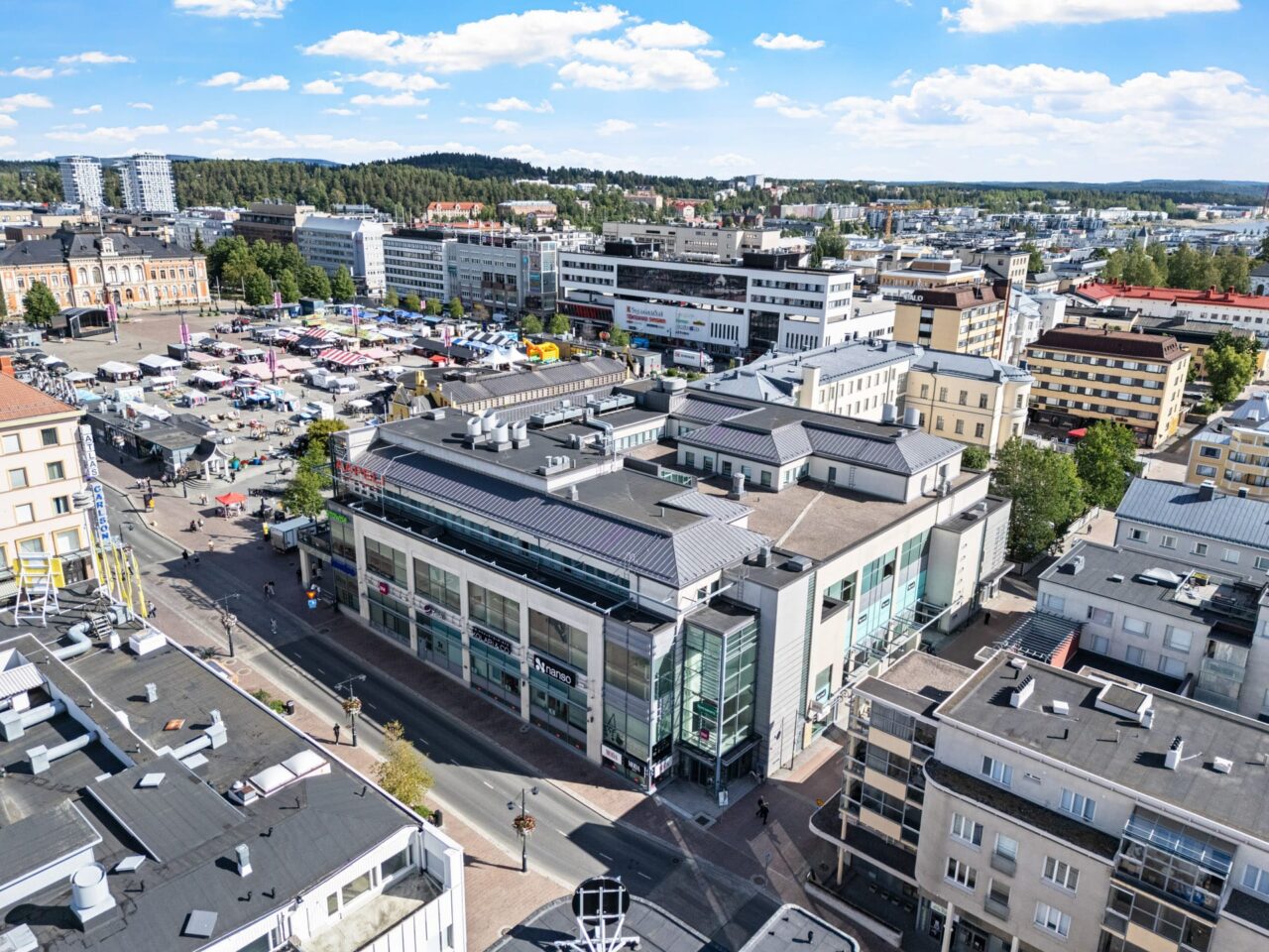 Kauppakeskus Aapeli ilmasta kuvattuna