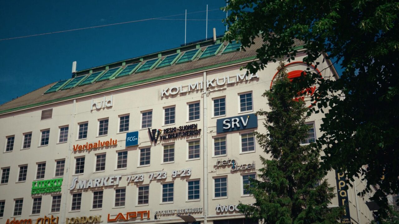 Kolmikulman julkisivu