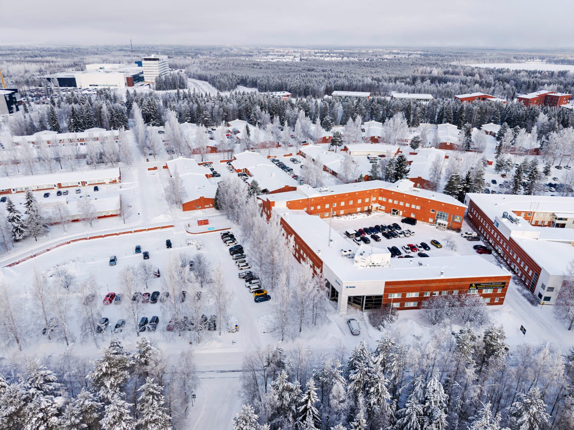 Oulun Tutkijantie 7-9 kuvattuna ilmasta