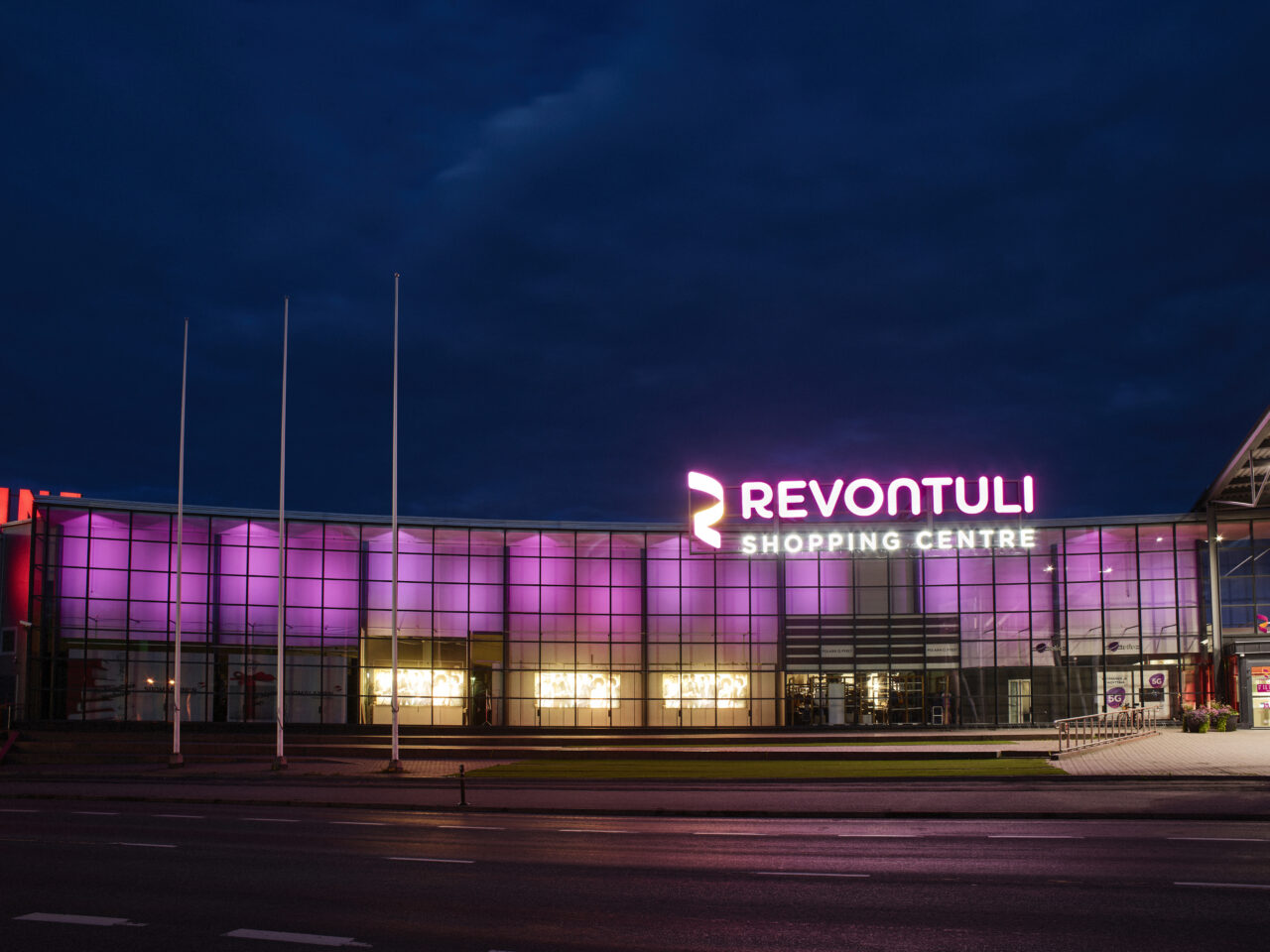 Kauppakeskus Revontuli illalla