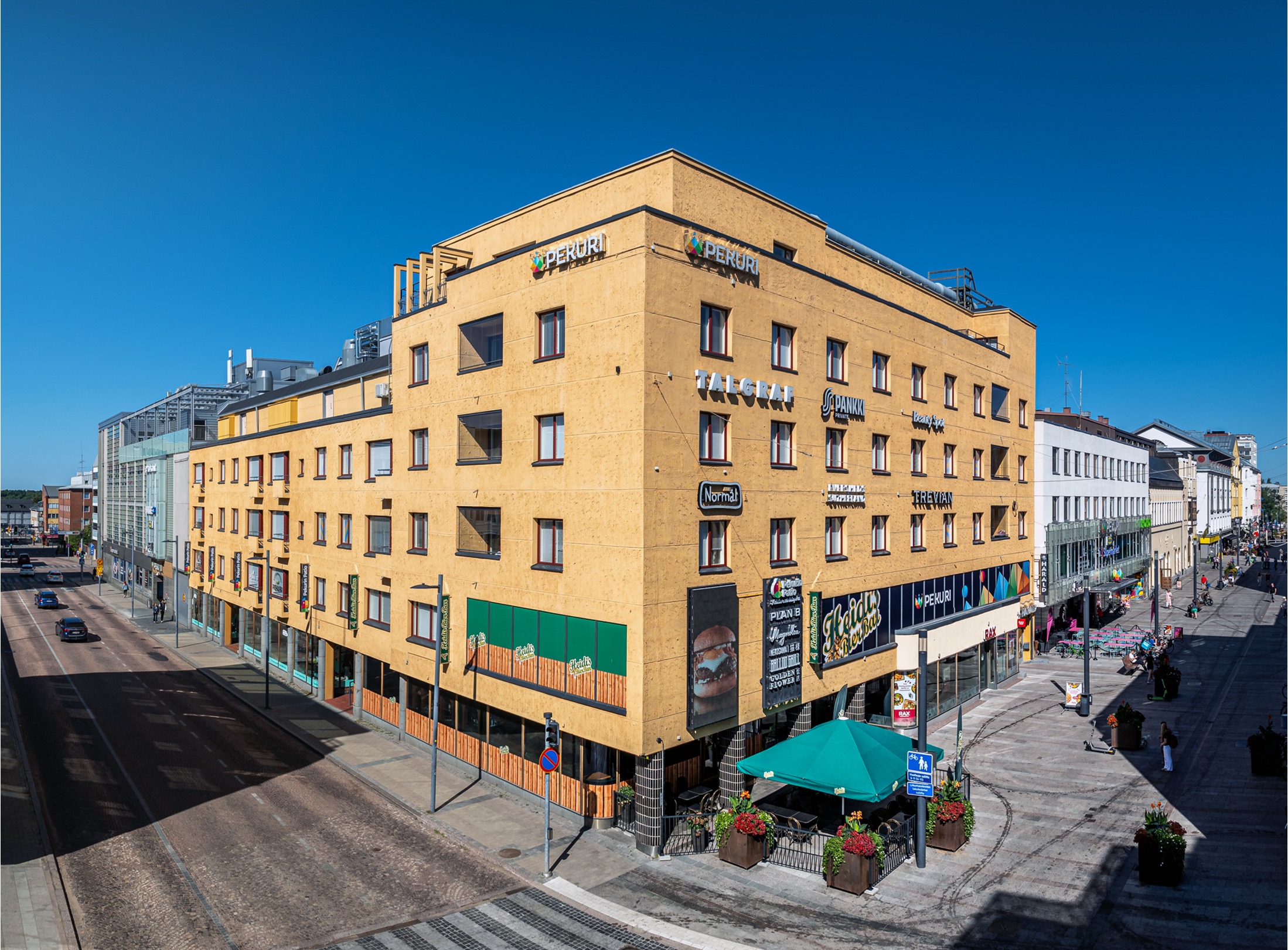 Kauppakortteli Pekurin julkisivu Oulussa